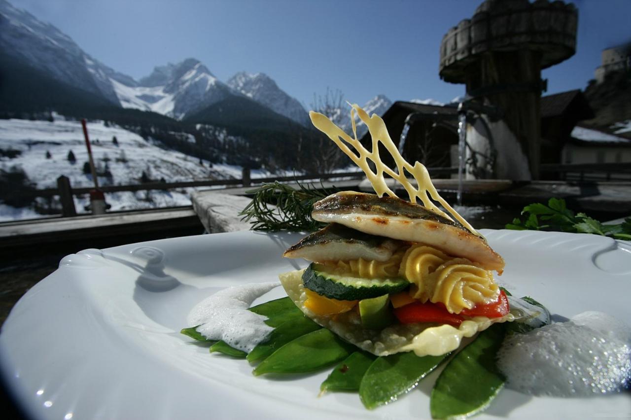 Schlosshotel Chaste Tarasp Exterior foto